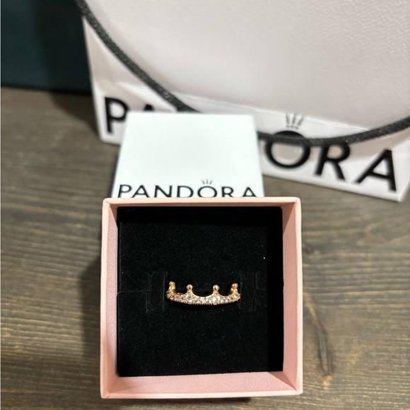 pandora crown ring in rose gold color - Picture 4 of 4